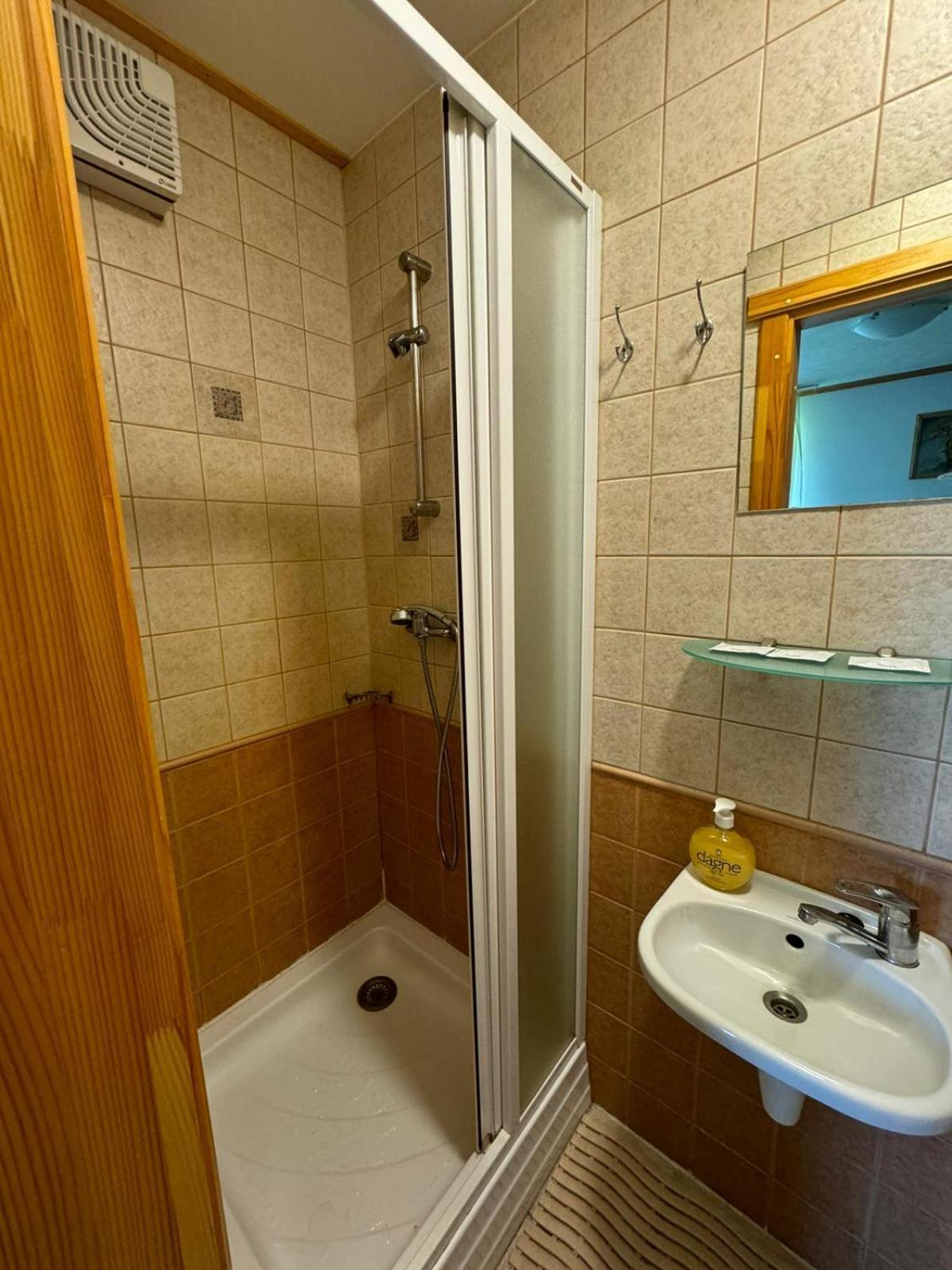 Vonadzini Hotel Stāmeriena Екстериор снимка